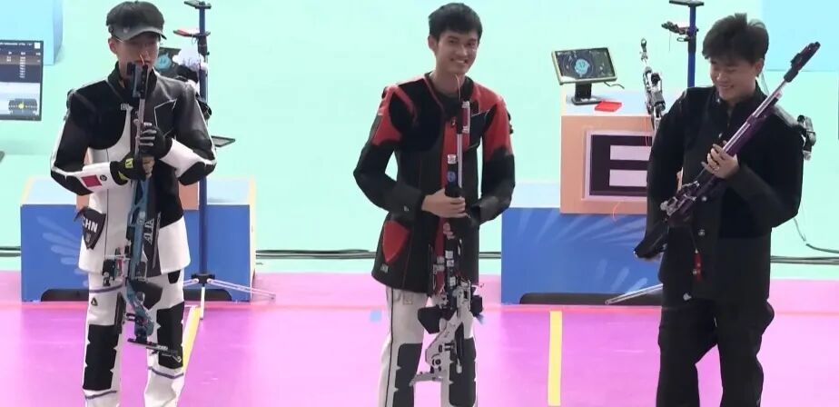 盛李豪凭借, 得金牌