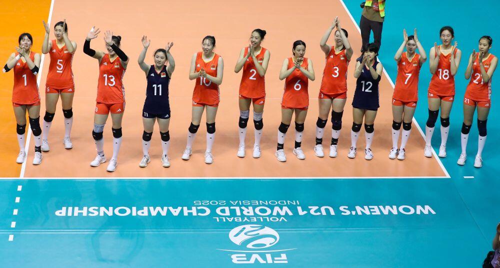 完全的自由, 十块排球训, 篮球馆