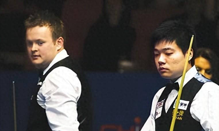 俊晖以, 马克, 情况如下